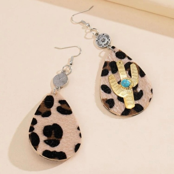 Cactus Detail Water Drop Earrings With Leopard Print - Picture 2 of 6